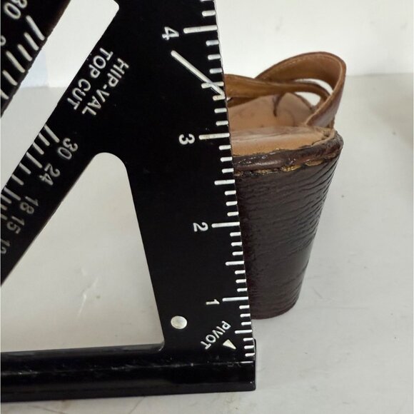 Born Leather Wedge Sandals Size 9 Brown Criss Cross Straps Open Toe Comfortable - Picture 10 of 13